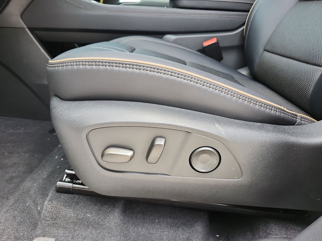 new 2026 Chevrolet Traverse car, priced at $55,995
