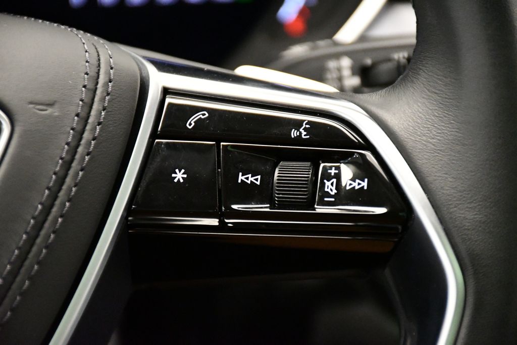 Thumbnail: 2024 Audi A8 - 25