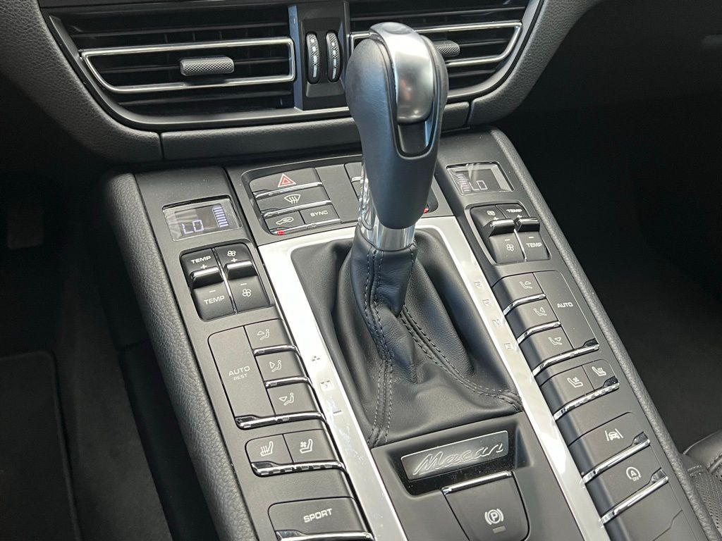 Thumbnail: 2021 Porsche Macan - 11