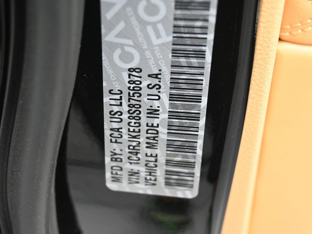 New 2025 Diamond Black Crystal Pearlcoat Jeep Summit image 18