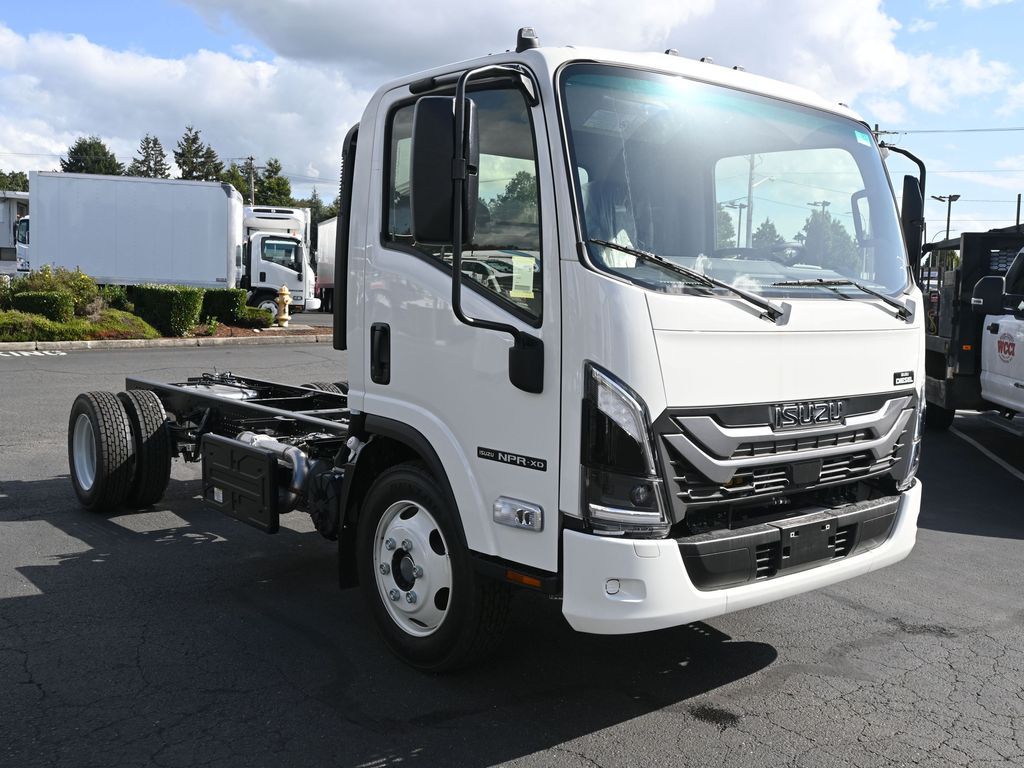 2025 Isuzu NPR XD 