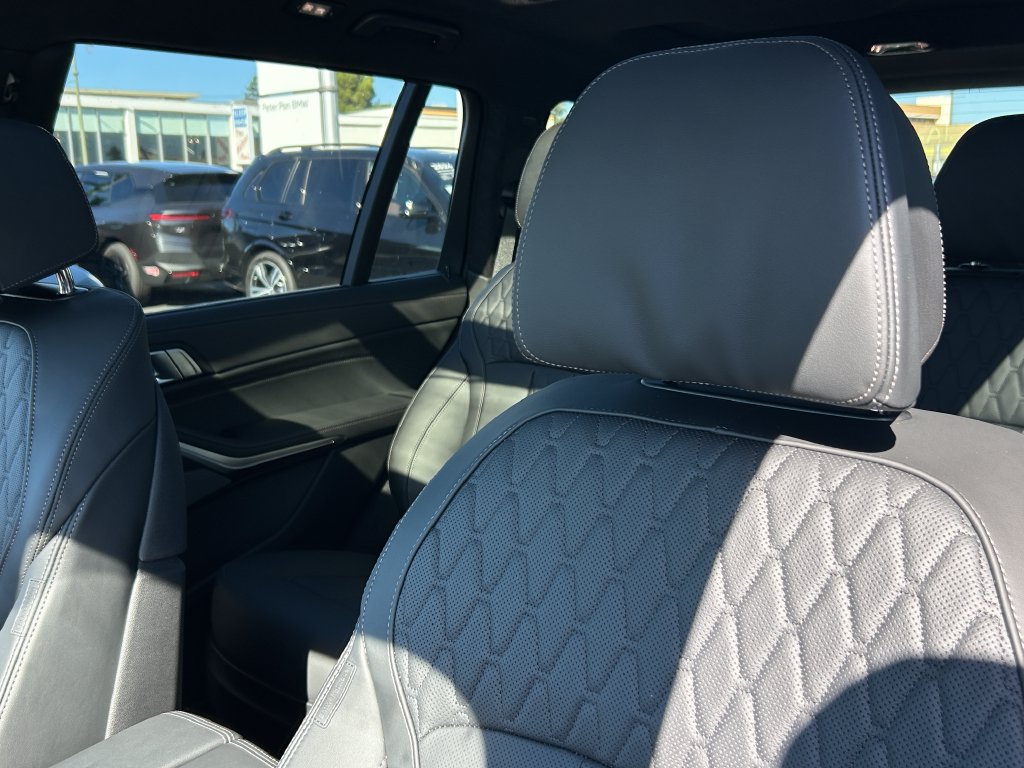 Thumbnail: 2027 BMW X7 - 14