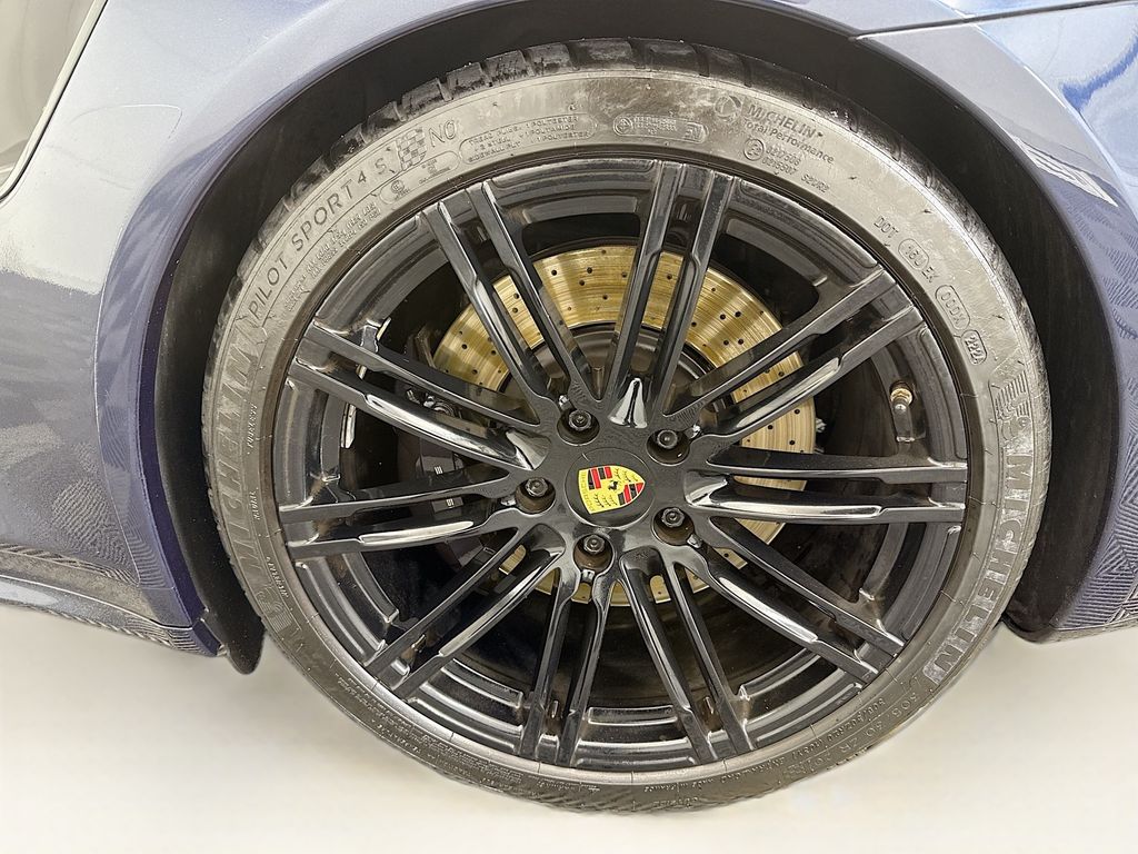 Thumbnail: 2016 Porsche 911 - 30