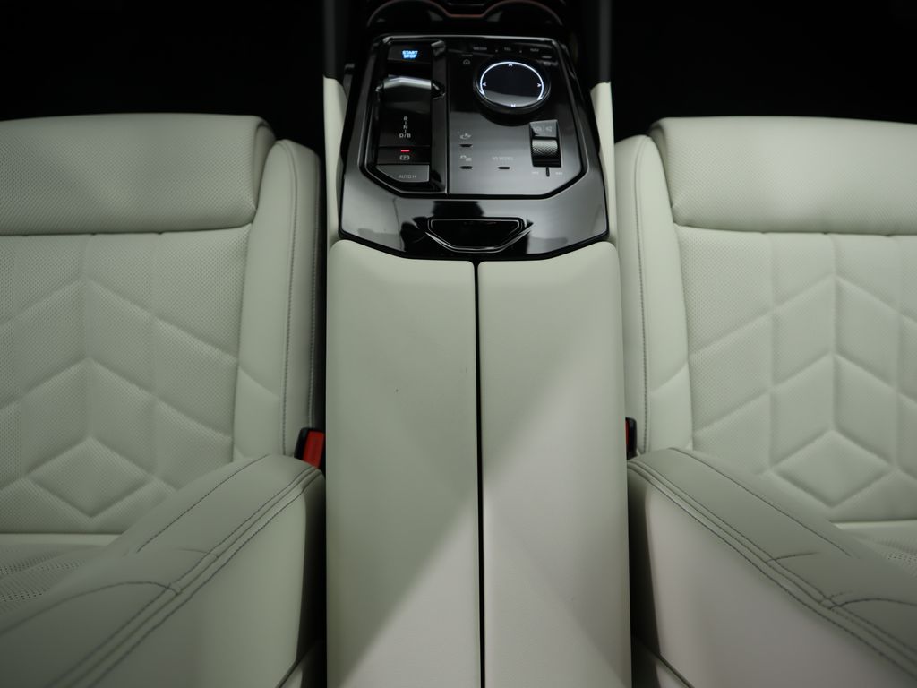 Thumbnail: 2024 BMW i5 - 17