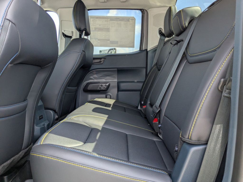 2025 Ford Maverick Lobo Standard