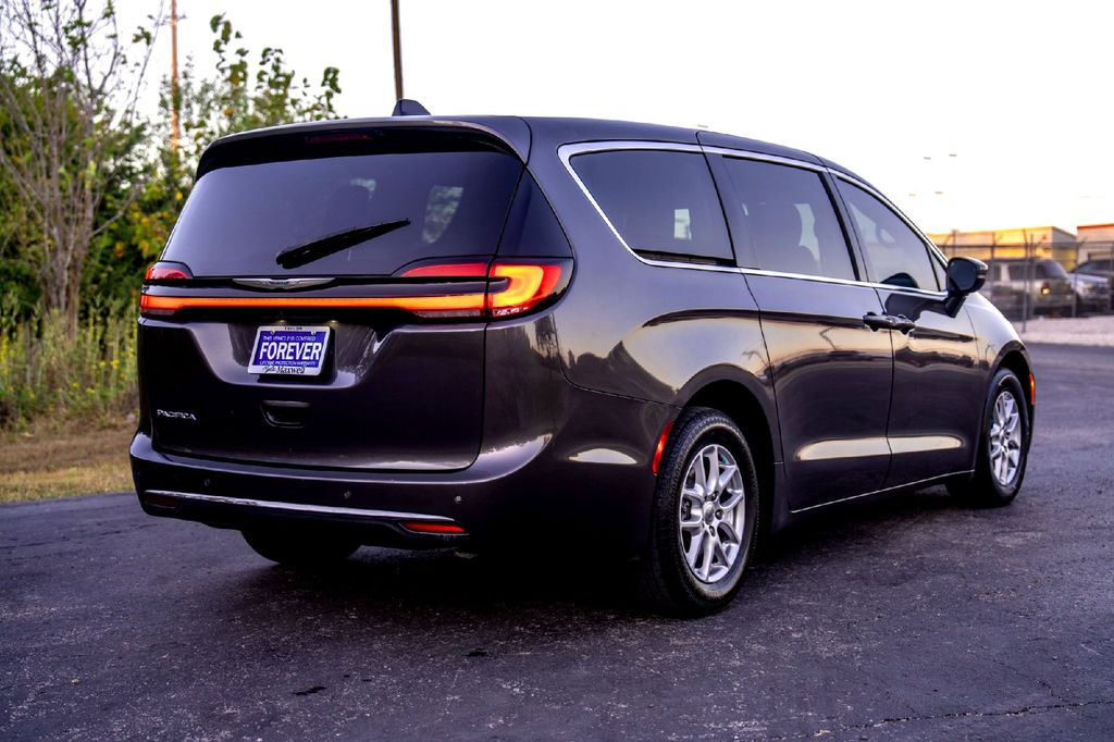 Used Car 2023 Chrysler Pacifica  Touring L For Sale Under $30,000 In Taylor, Texas