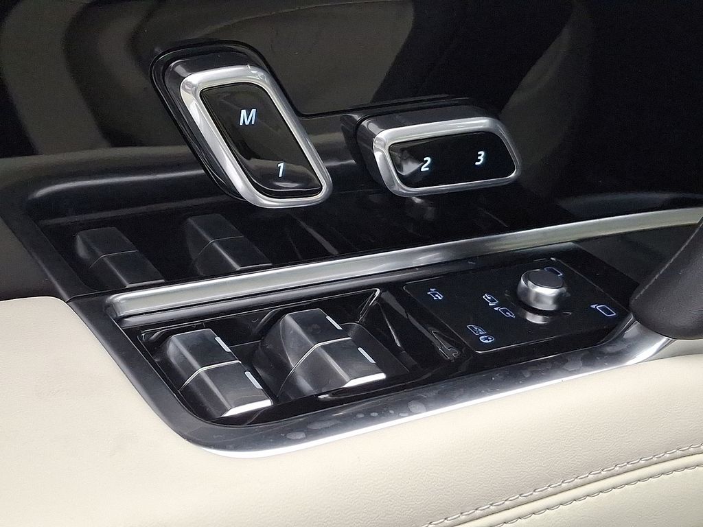 Thumbnail: 2026 Land Rover Range Rover - 21