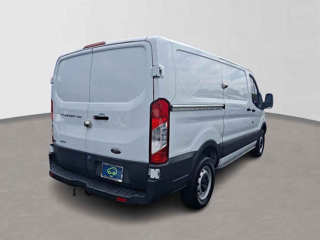 Thumbnail: 2019 Ford Transit Series - 6