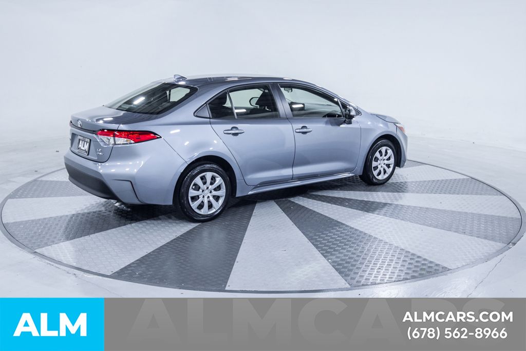 Used 2025  Toyota LE image 10