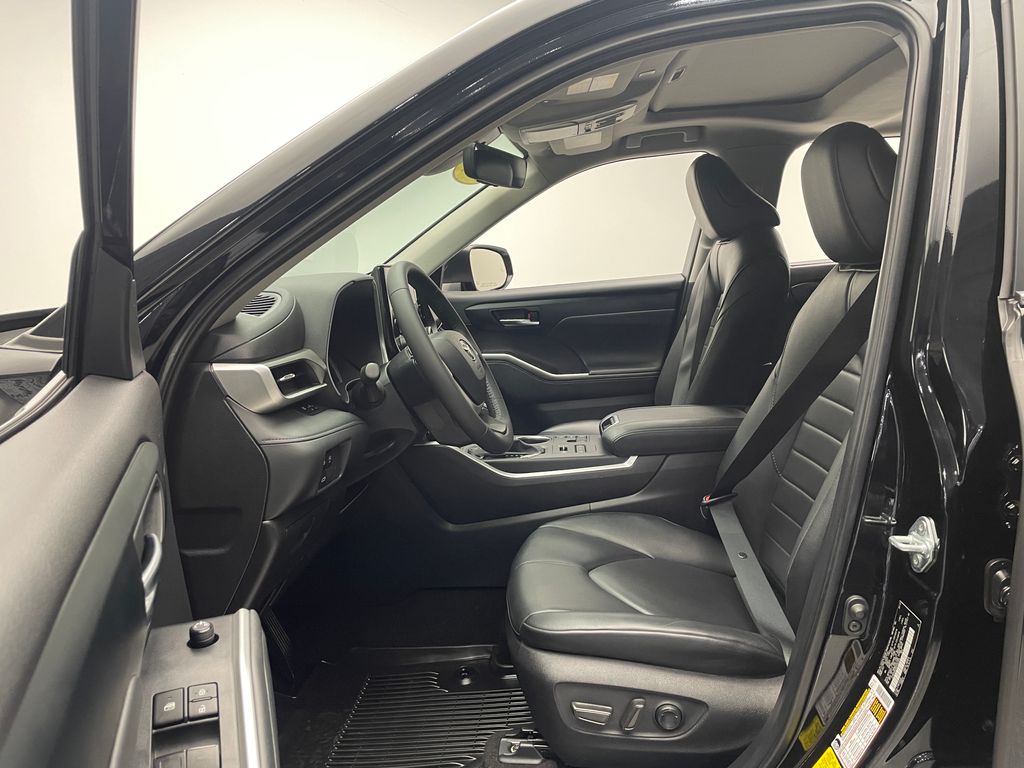 Thumbnail: 2024 Toyota Highlander - 12