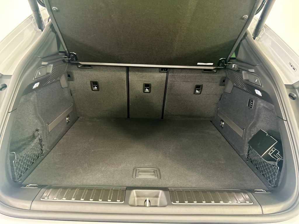 Thumbnail: 2026 Porsche Macan - 28