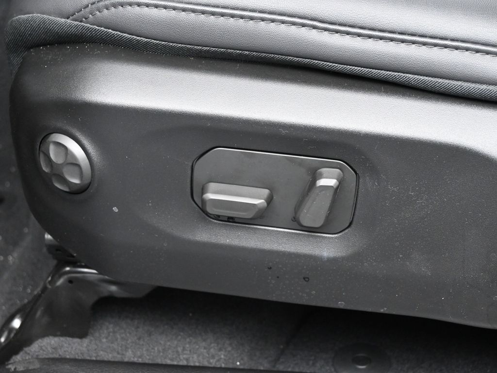 New 2026 Black Clearcoat Jeep Rubicon X image 12