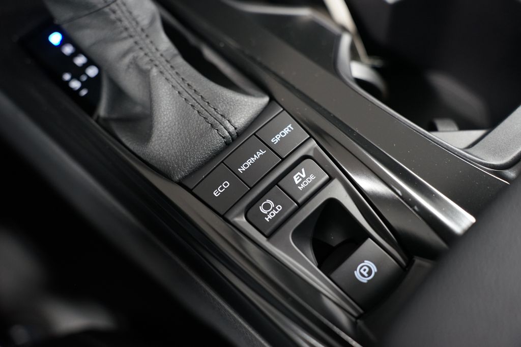 2025 Toyota Camry SE 23