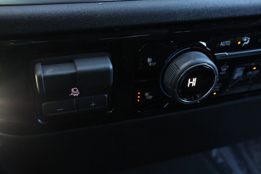 Thumbnail: 2026 Chevrolet Silverado 3500 - 26