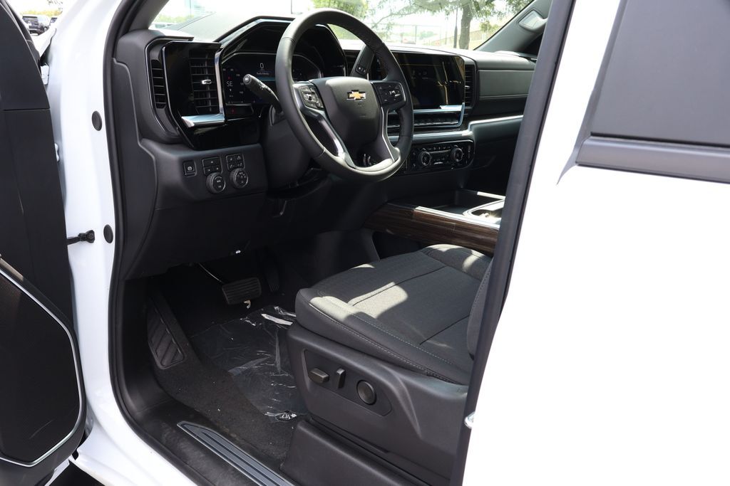 Thumbnail: 2026 Chevrolet Silverado 2500 - 13