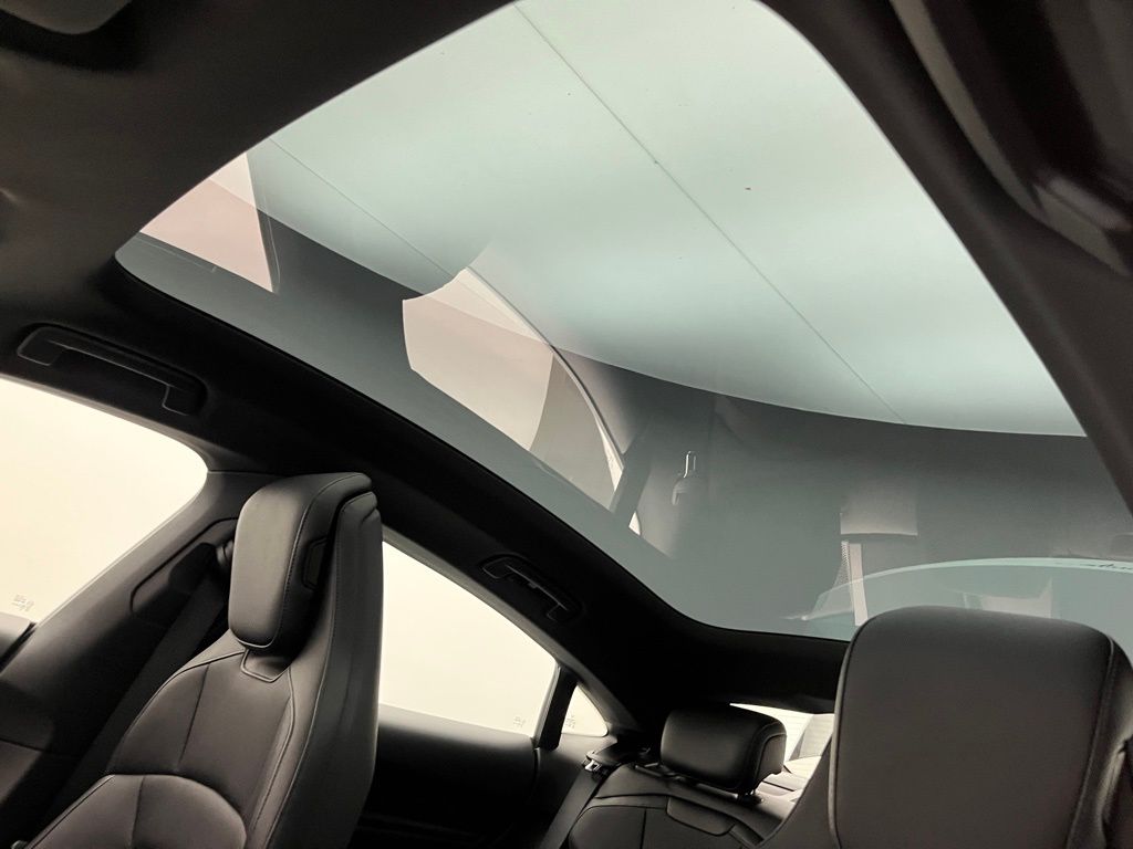 Thumbnail: 2023 Porsche Taycan - 24