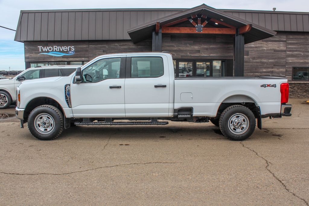 Oxford White 2024 Ford F-350 Super Duty Pickup Truck Four-Wheel Drive Automatic