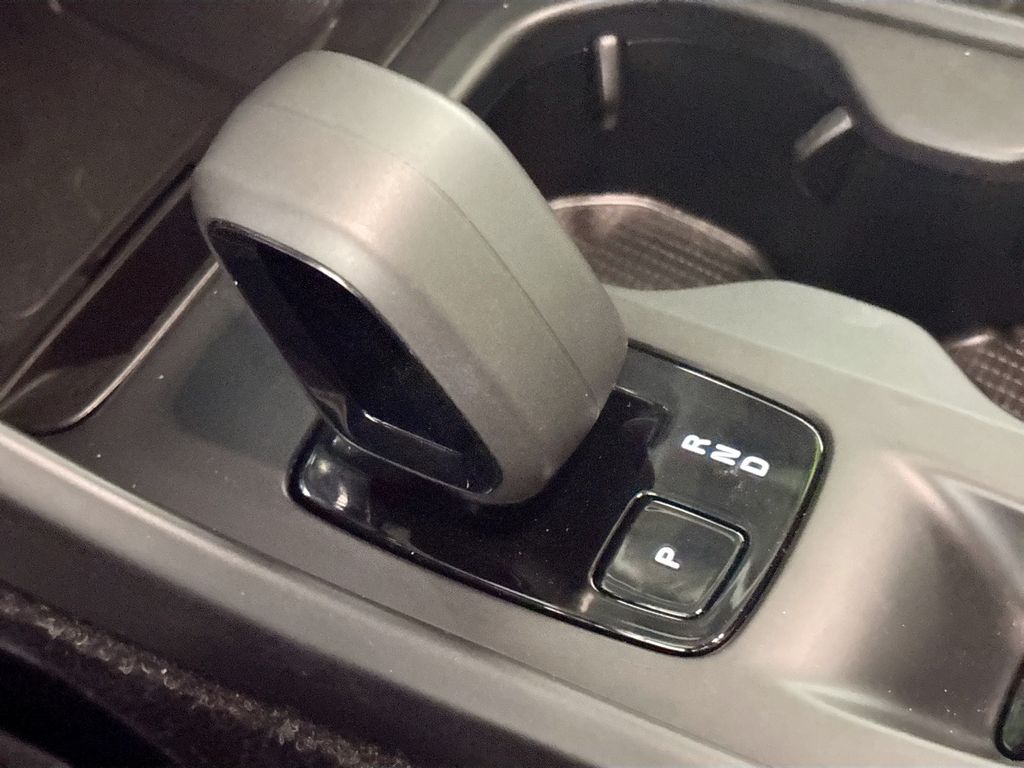 2025 Volvo XC40 B5 Core