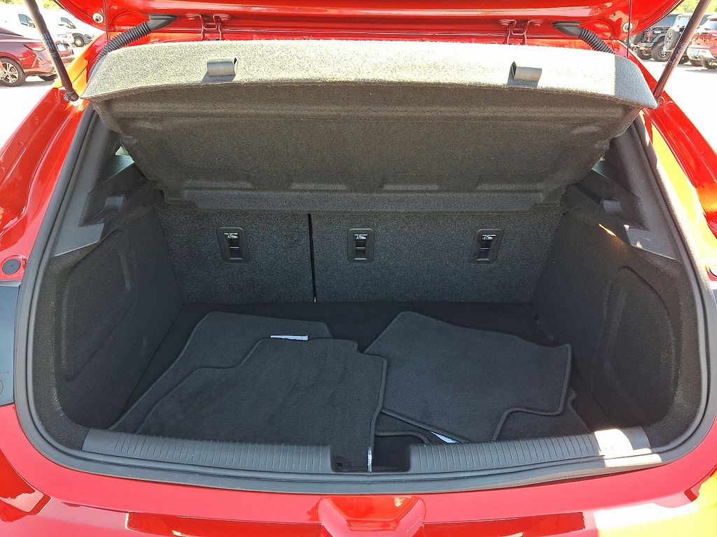 2017 Chevrolet Cruze — photo 28