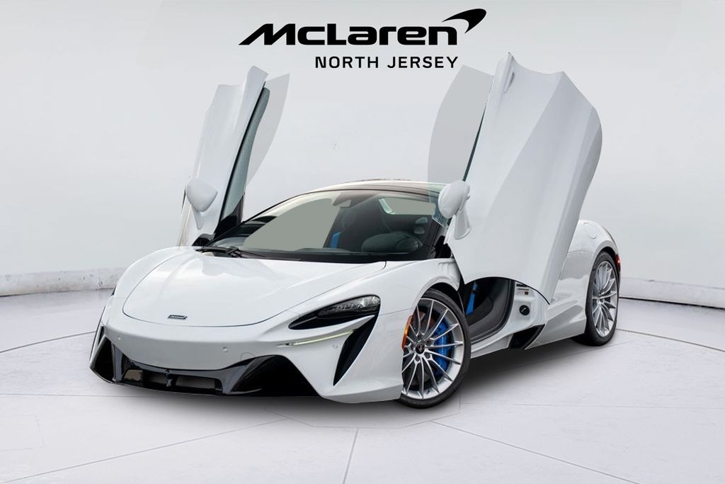 2026 McLaren Artura's photo