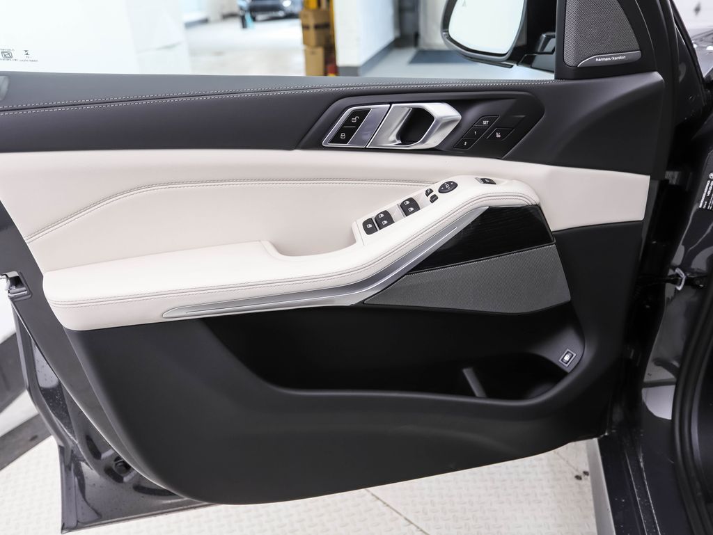 2026 BMW X5 xDrive50e 9
