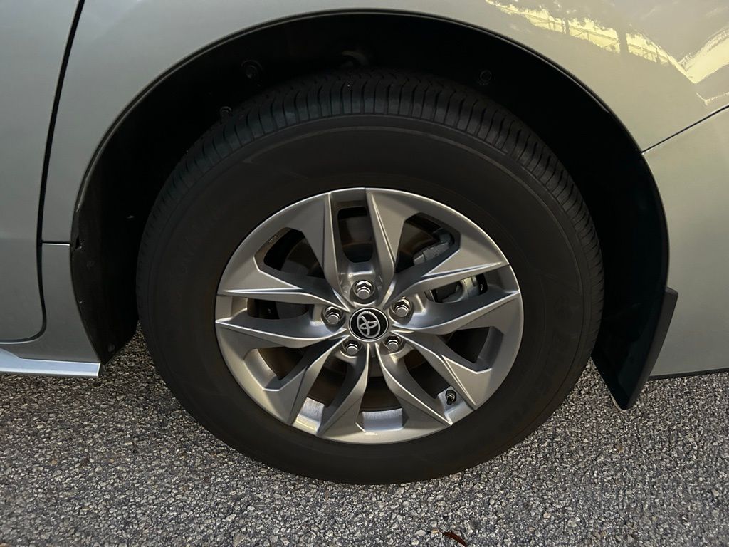 Thumbnail: 2024 Toyota Sienna - 9
