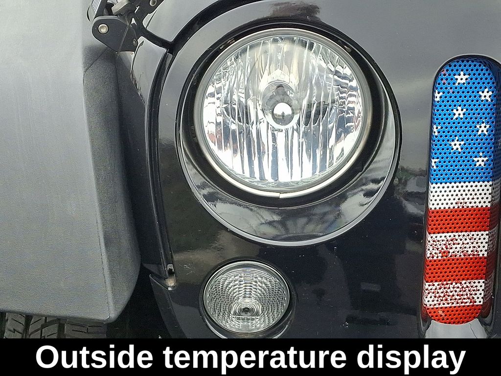 Thumbnail: 2017 Jeep Wrangler - 10