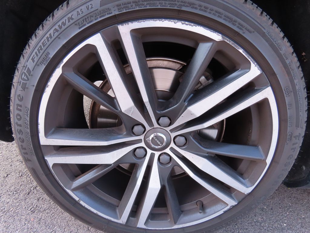 Thumbnail: 2019 Volvo V60 - 17