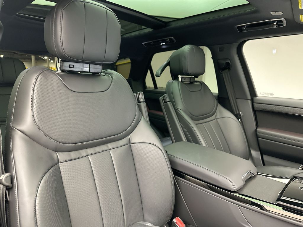 Thumbnail: 2025 Land Rover Range Rover Sport - 5