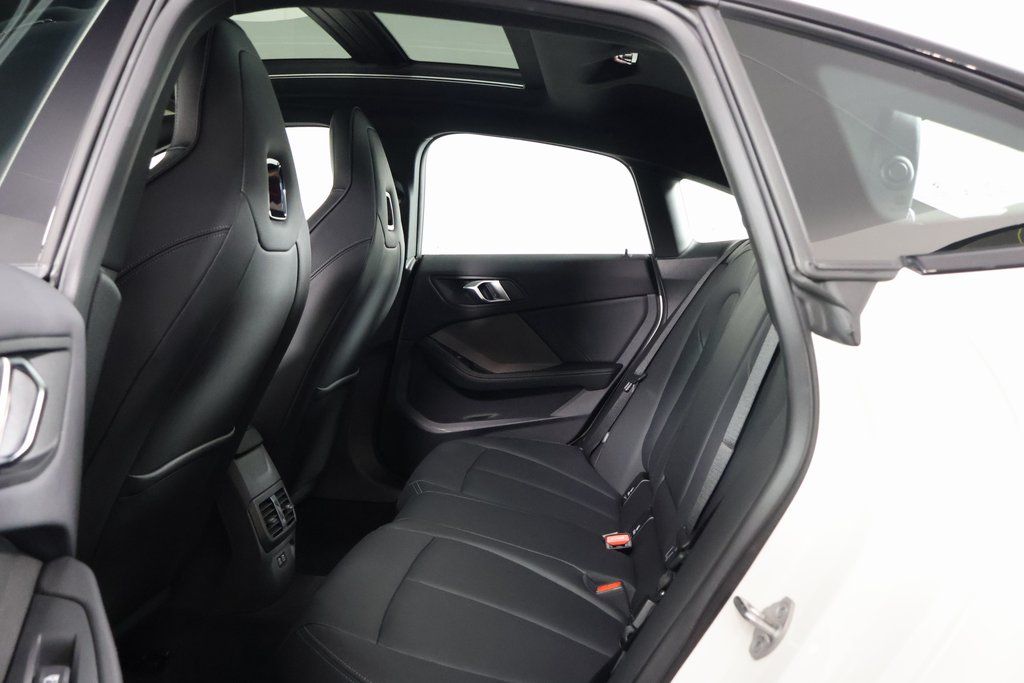 Thumbnail: 2024 BMW 2 Series - 11