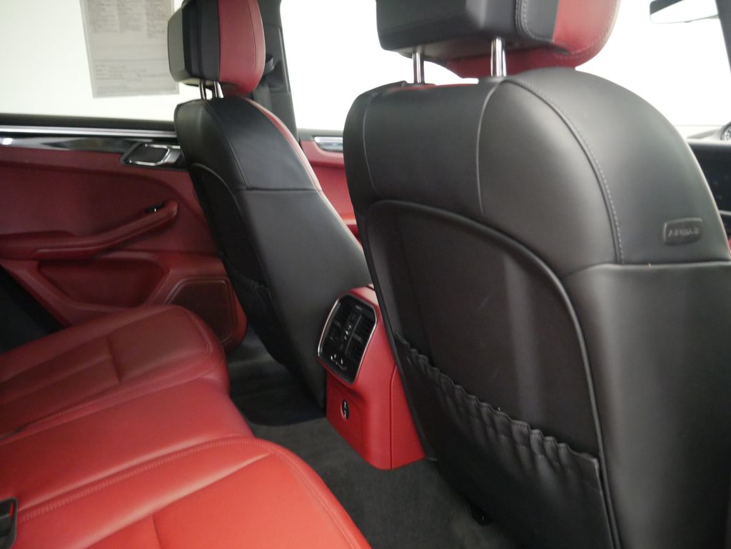 Thumbnail: 2023 Porsche Macan - 32