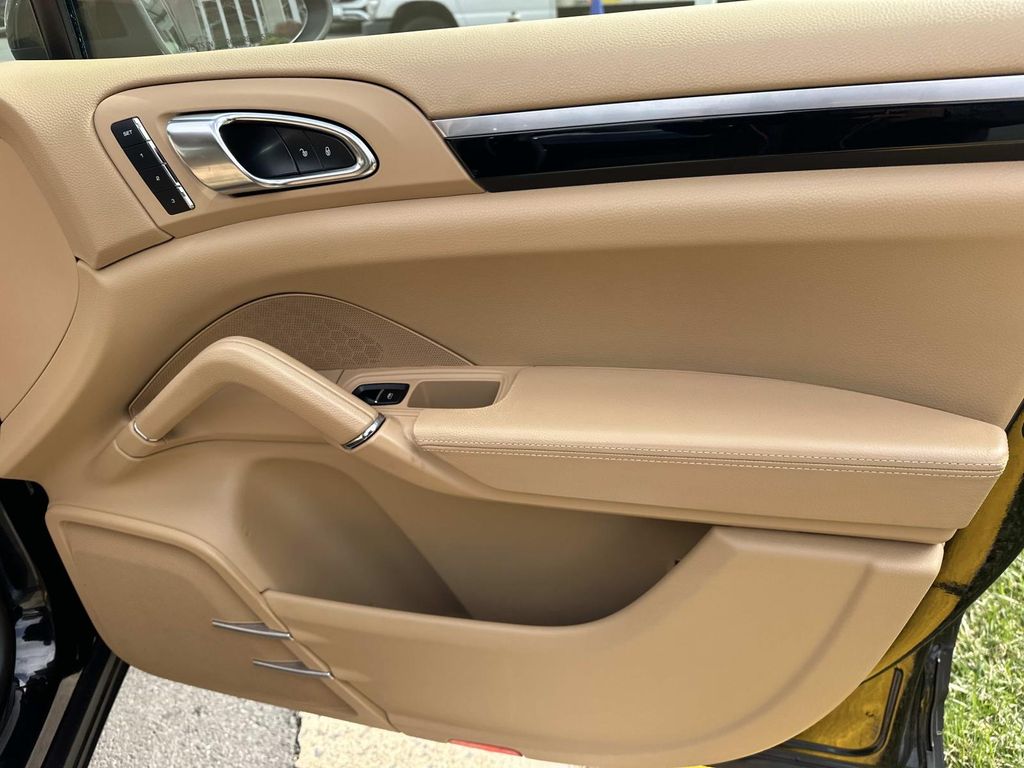 Thumbnail: 2014 Porsche Cayenne - 19