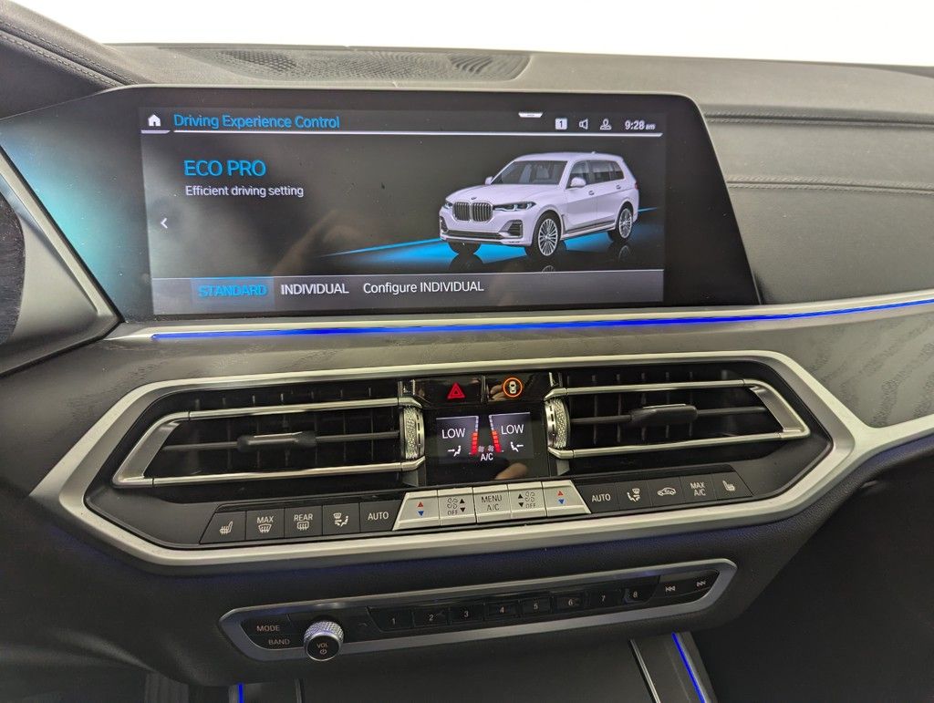 2022 BMW X7 xDrive40i photo