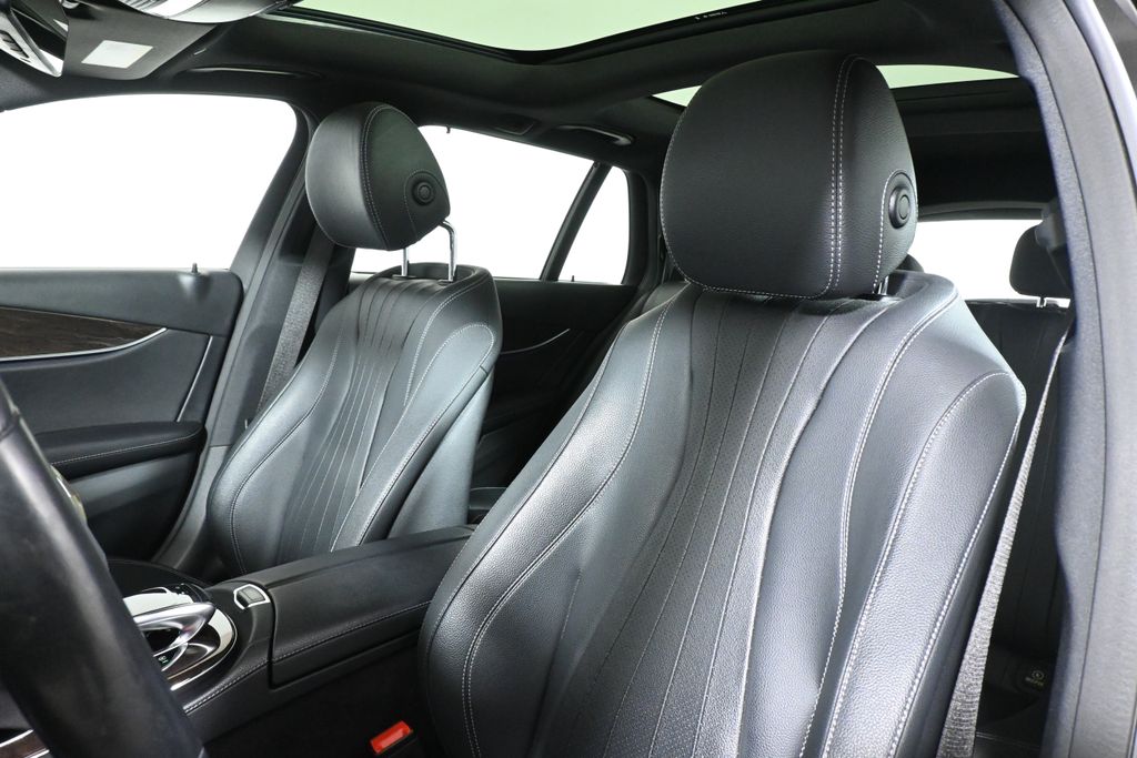 Thumbnail: 2020 Mercedes-Benz E-Class - 16