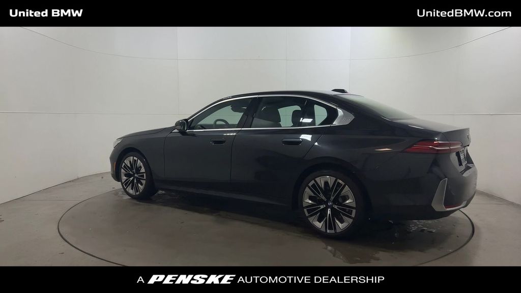 Thumbnail: 2024 BMW 5 Series - 6