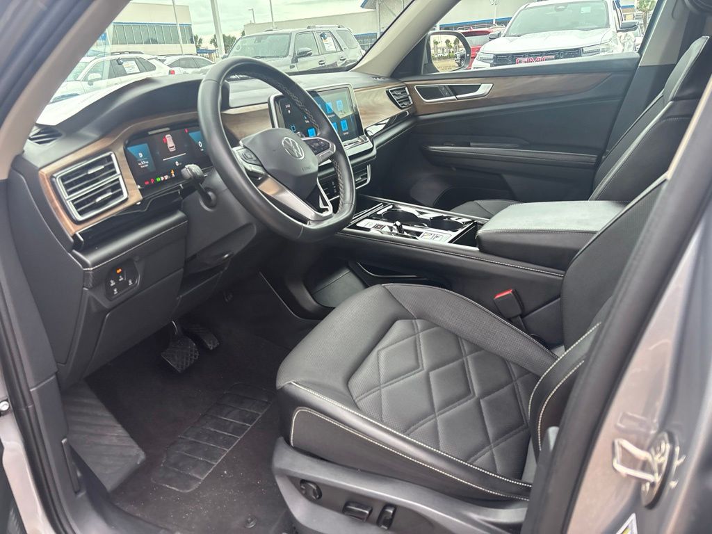 2024 Volkswagen Atlas 2.0T SE w/Technology White at DeMontrond Gulf Freeway