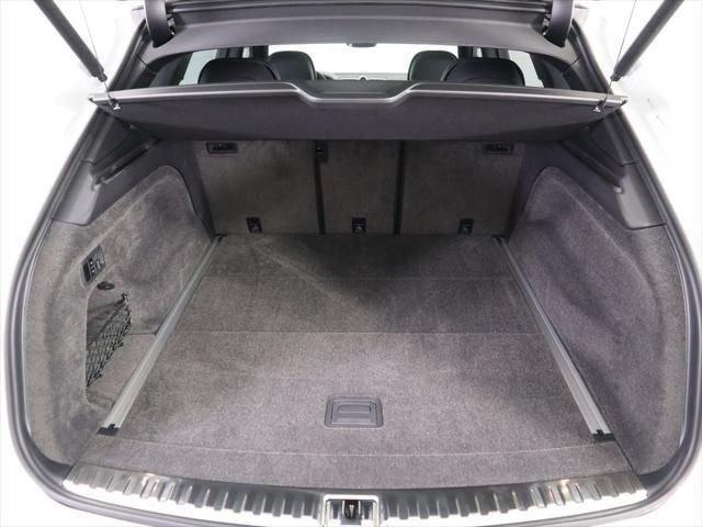 Thumbnail: 2025 Bentley Bentayga - 29