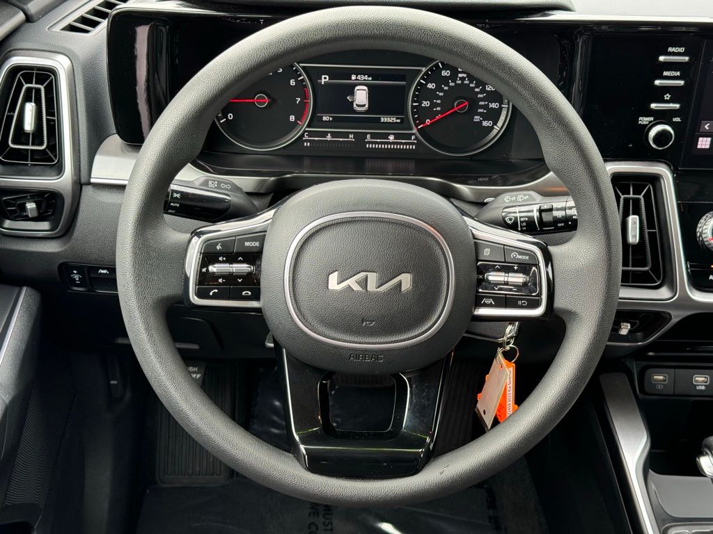 2023 Kia Sorento LX 16