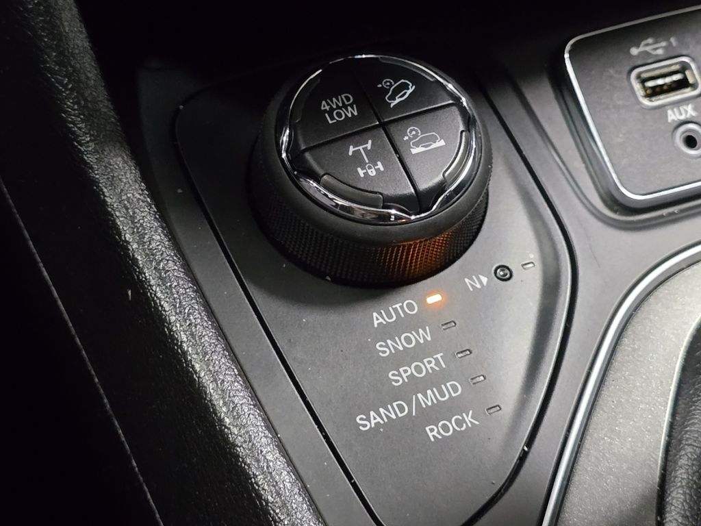Used 2020 Black Jeep Trailhawk image 4