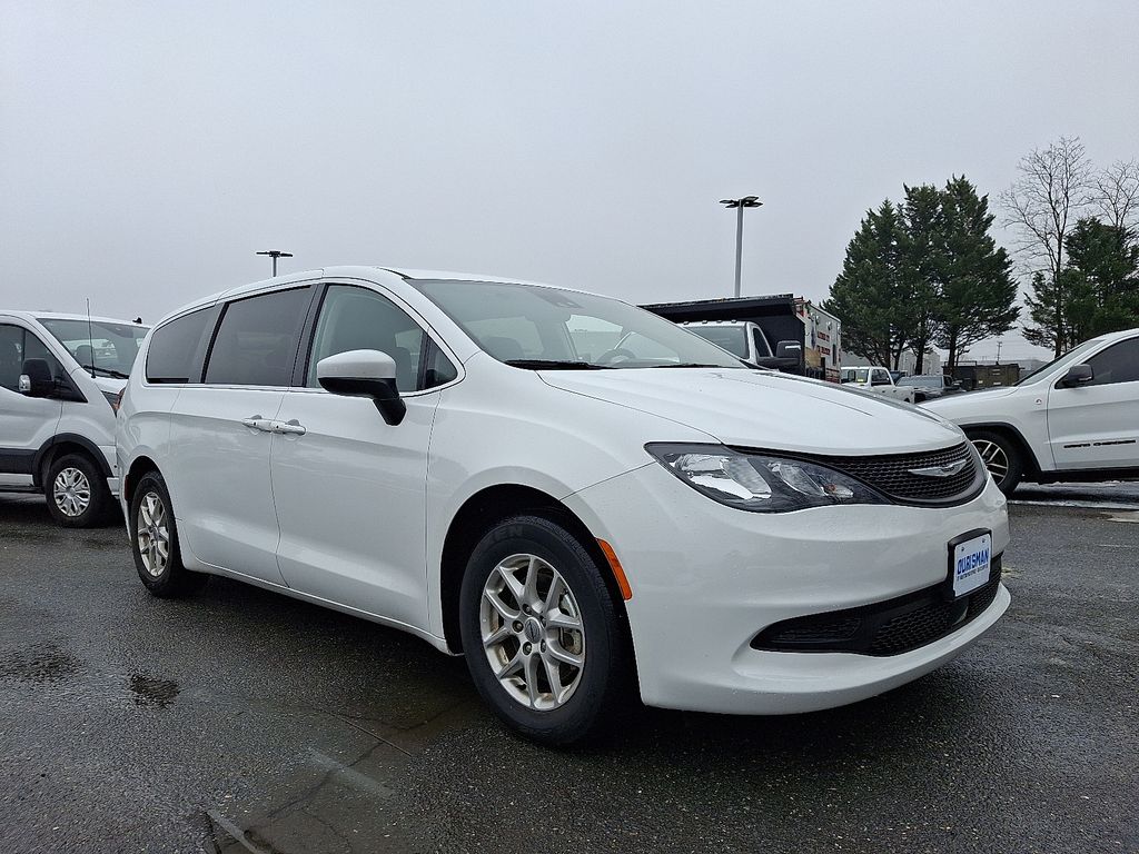 2023 Chrysler Voyager LX FWD