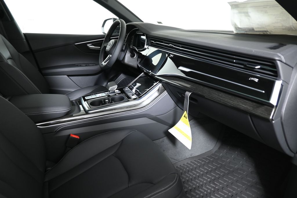 Thumbnail: 2026 Audi Q8 - 21