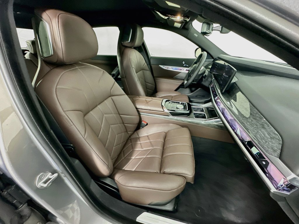 Thumbnail: 2024 BMW i7 - 28