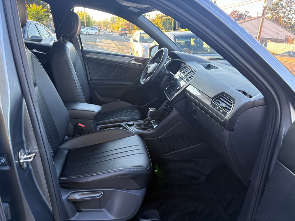 2022 Volkswagen Tiguan 2.0T SE R-Line Black