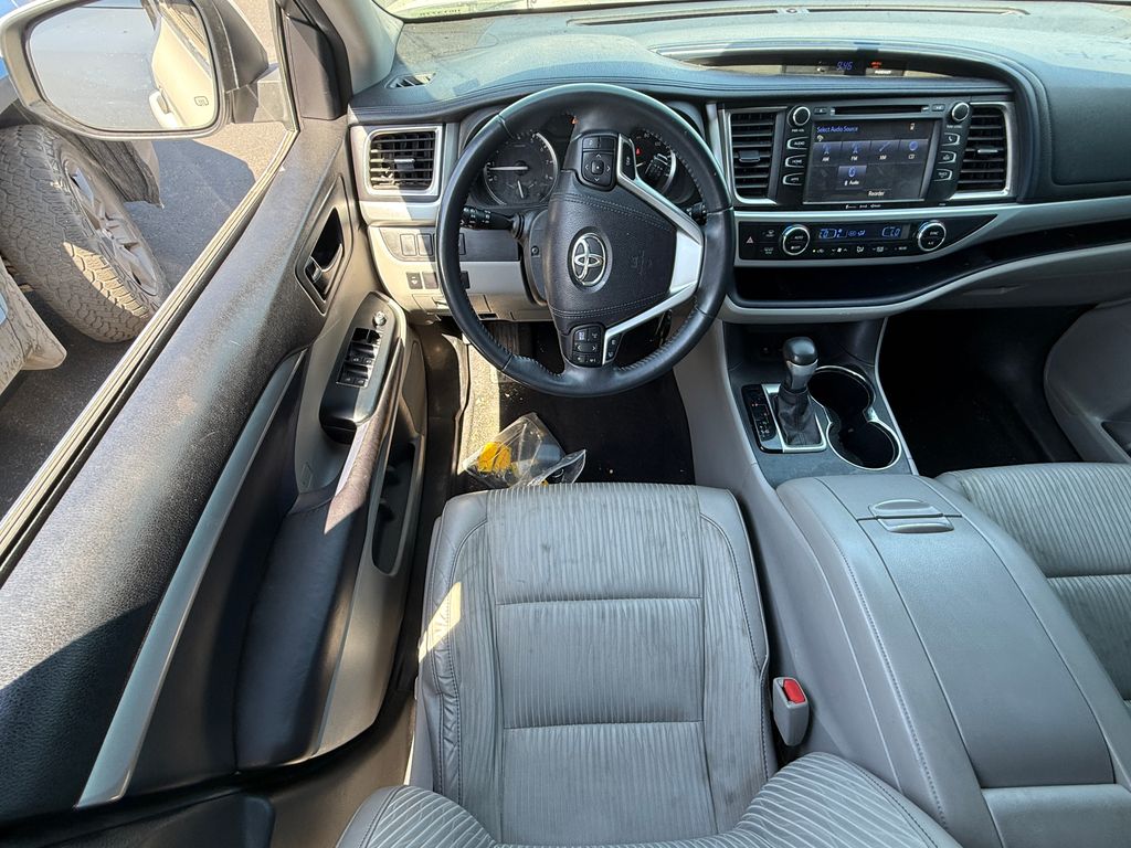 Thumbnail: 2016 Toyota Highlander - 6