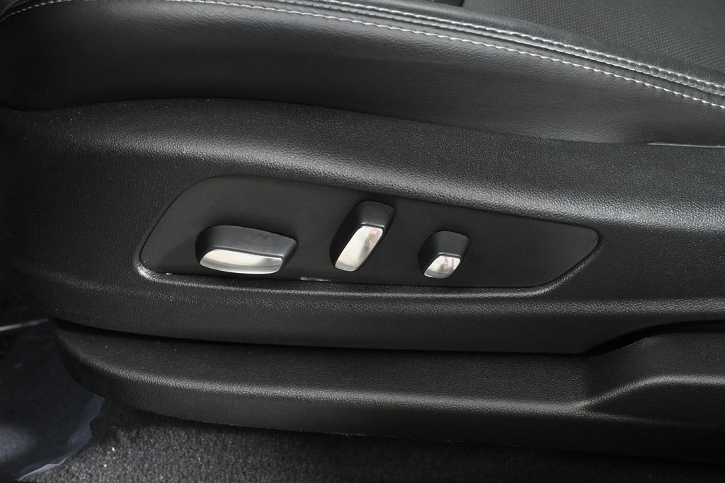 Thumbnail: 2024 Cadillac XT5 - 28
