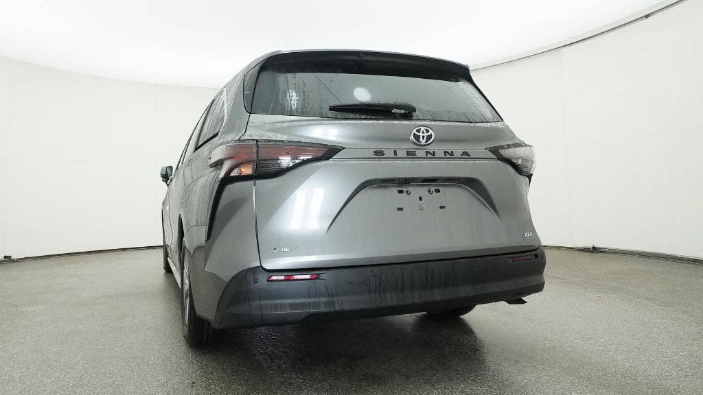 Thumbnail: 2026 Toyota Sienna - 8