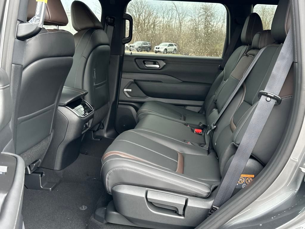 2025 Nissan Armada SL photo