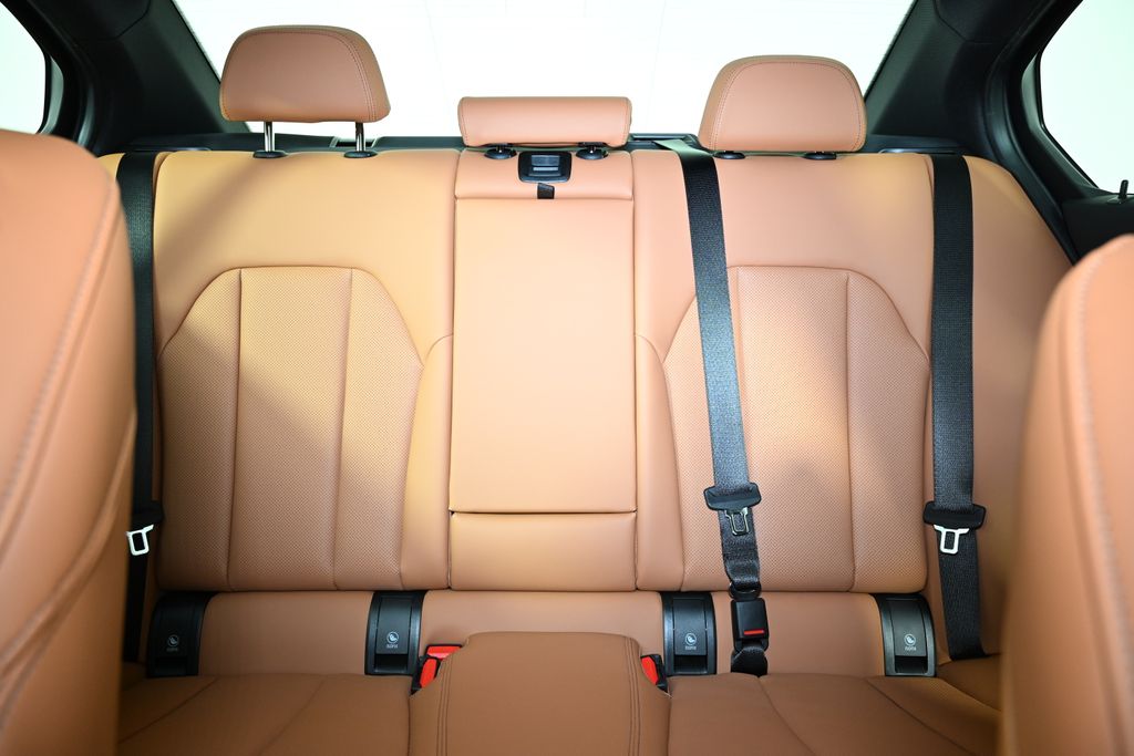 Thumbnail: 2025 BMW 3 Series - 25