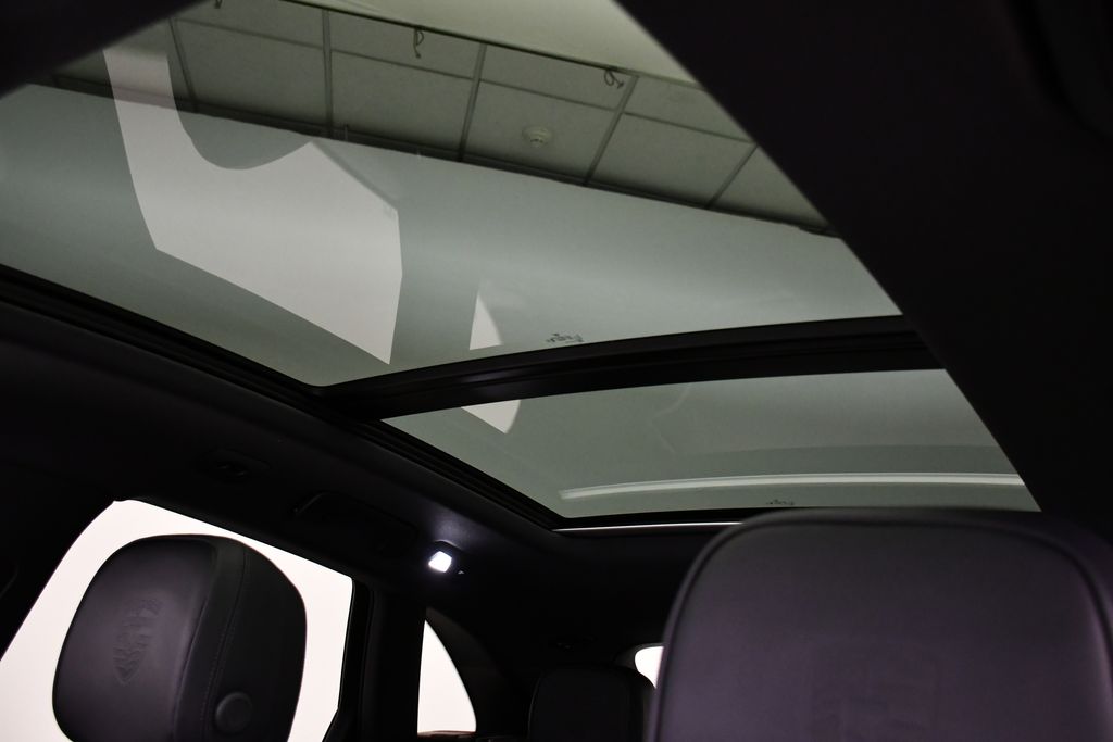 Thumbnail: 2026 Porsche Macan - 20