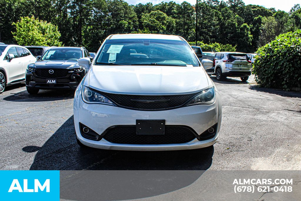 Used 2019 White Chrysler Touring Plus image 9